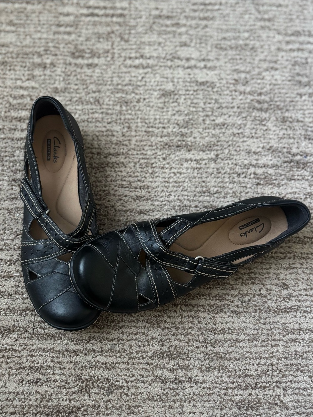 Vintage black leather Mary Jane Clark’s flats🖤